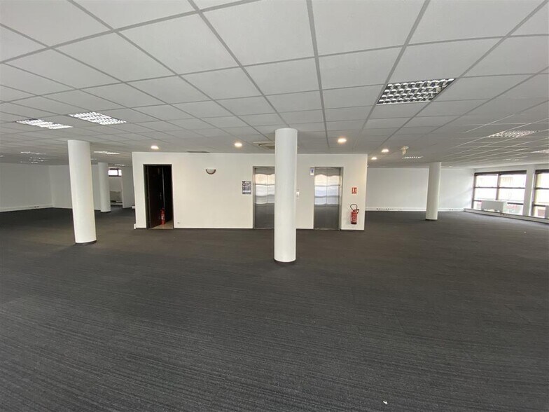 Office in Asnières-sur-Seine to rent - Interior Photo - Image 2 of 8