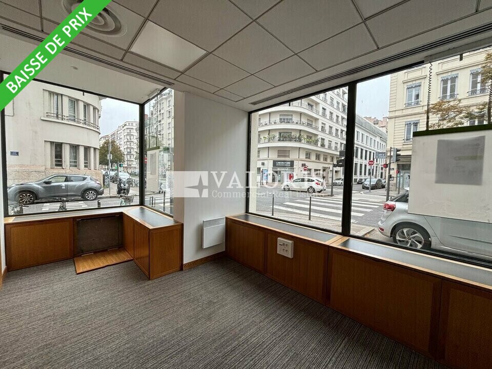Retail in Lyon to rent Interior Photo- Image 1 of 11