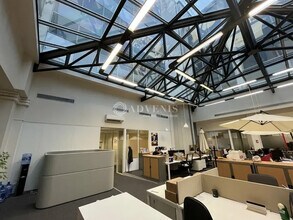 Office in Vincennes to rent Building Photo- Image 2 of 10