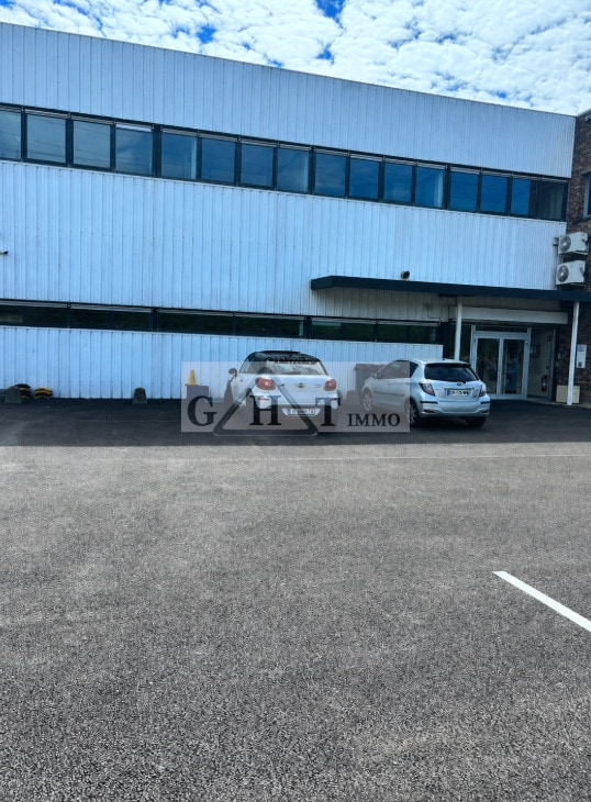 Industrial in Palaiseau for sale Building Photo- Image 1 of 14