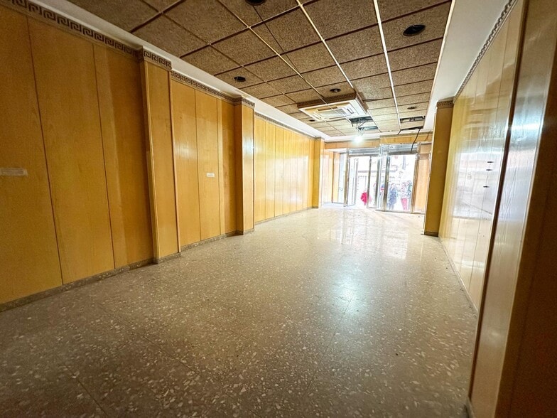 Retail in Cieza, Murcia to rent - Lobby - Image 2 of 14
