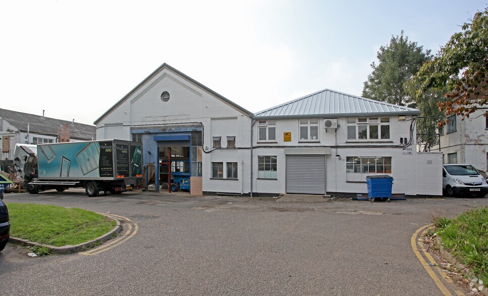 7 Worton Rd, Isleworth for sale - Primary Photo - Image 1 of 1