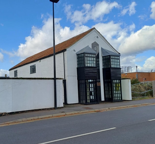 Grosvenor Rd, Whittlesey to rent - Building Photo - Image 2 of 2