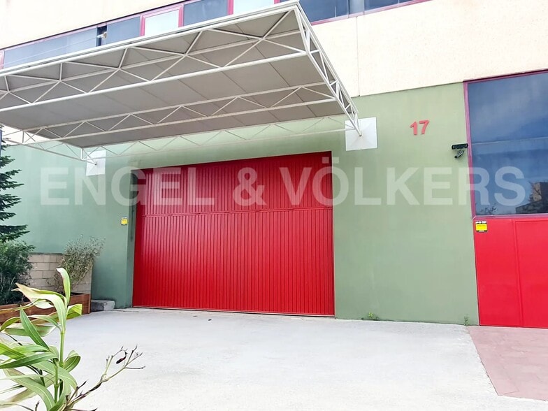 Industrial in Badalona, Barcelona for sale - Building Photo - Image 2 of 5