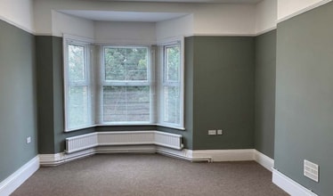 4 Gold Tops, Newport to rent Interior Photo- Image 1 of 4