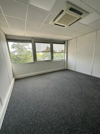 More details for 606 Rue Fourny, Buc - Office, Industrial to Rent