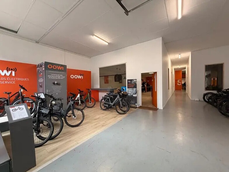 Light Industrial in Lyon for sale - Interior Photo - Image 2 of 11