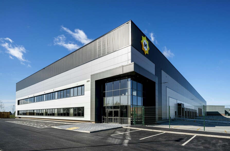 Stirling Rd, Liverpool to rent - Building Photo - Image 2 of 23