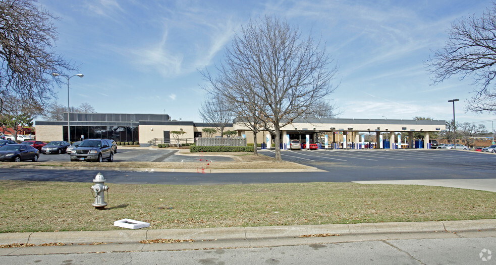 700 W Arkansas Ln, Arlington, TX for sale - Primary Photo - Image 1 of 1