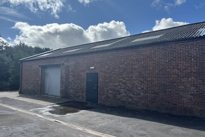 543 Wallisdown Rd, Poole to rent - Building Photo - Image 2 of 3