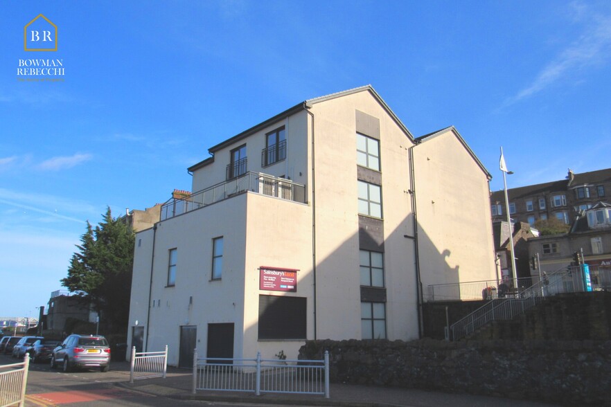 32 Kempock St, Gourock for rent - Building Photo - Image 2 of 4