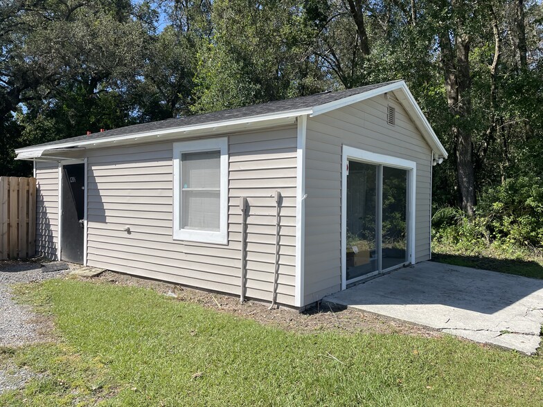 1208 Bell Shoals Rd, Brandon, FL for sale - Building Photo - Image 1 of 1