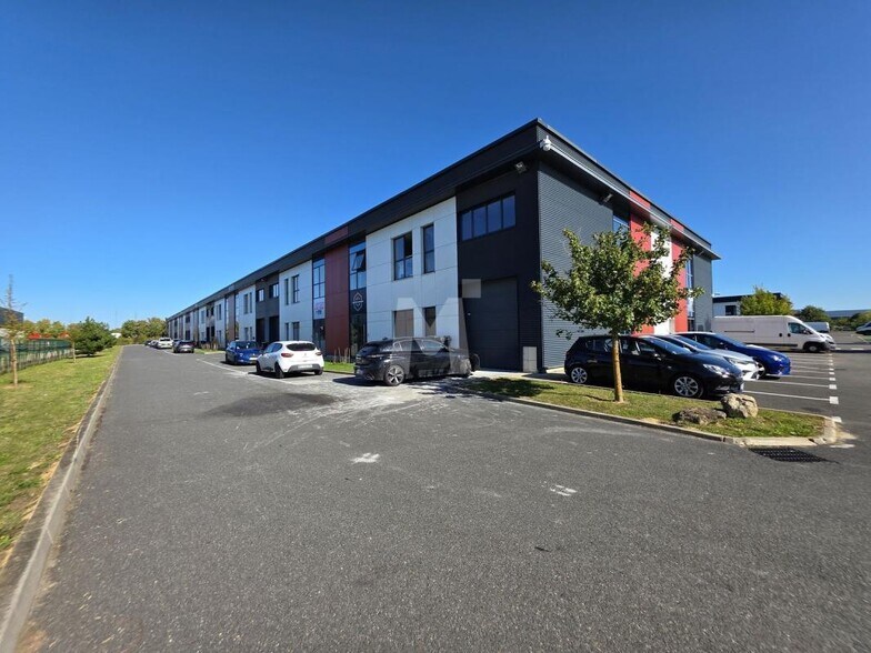 Light Industrial in Lieusaint to rent - Building Photo - Image 3 of 7