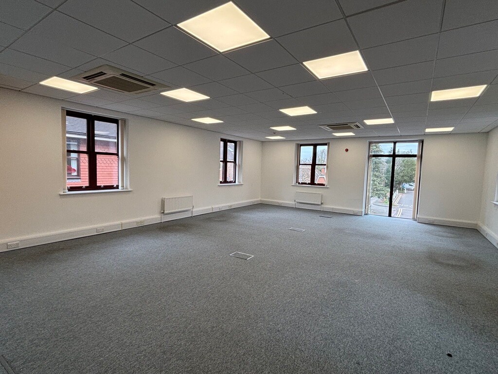 Liston Road, Marlow to rent Interior Photo- Image 1 of 3