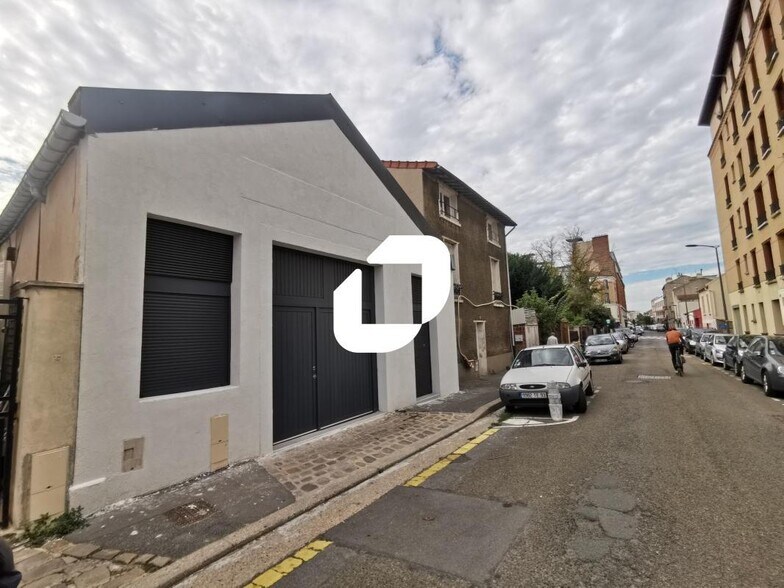 Office in Malakoff for sale - Building Photo - Image 1 of 22