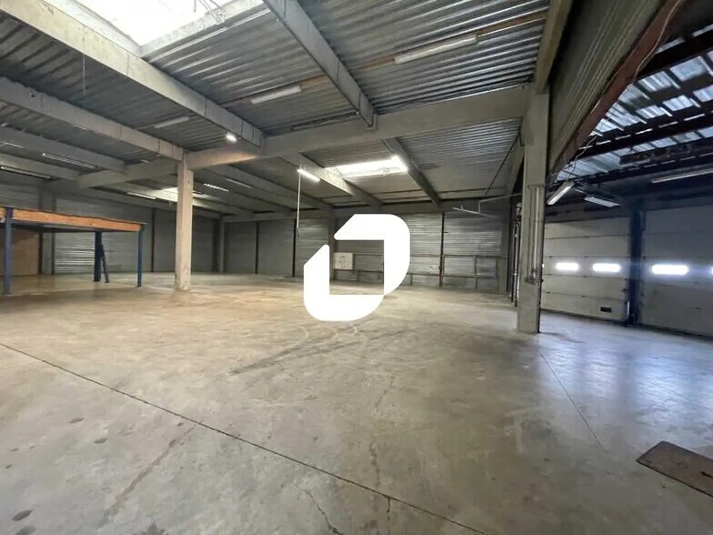 Retail in Eysines to rent - Interior Photo - Image 2 of 5