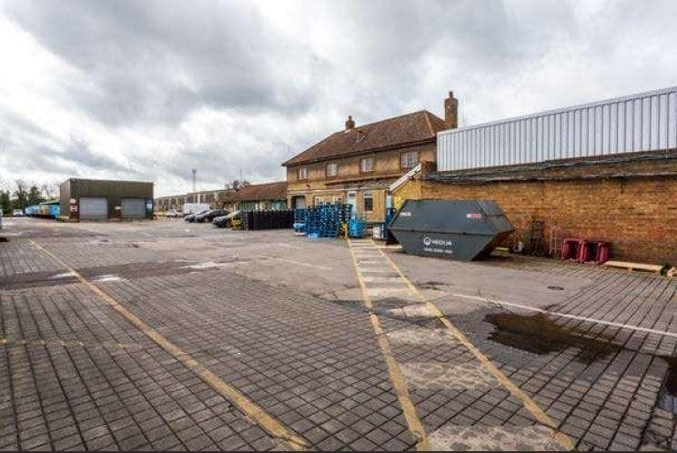 53 Gap Rd, London to rent - Building Photo - Image 3 of 16