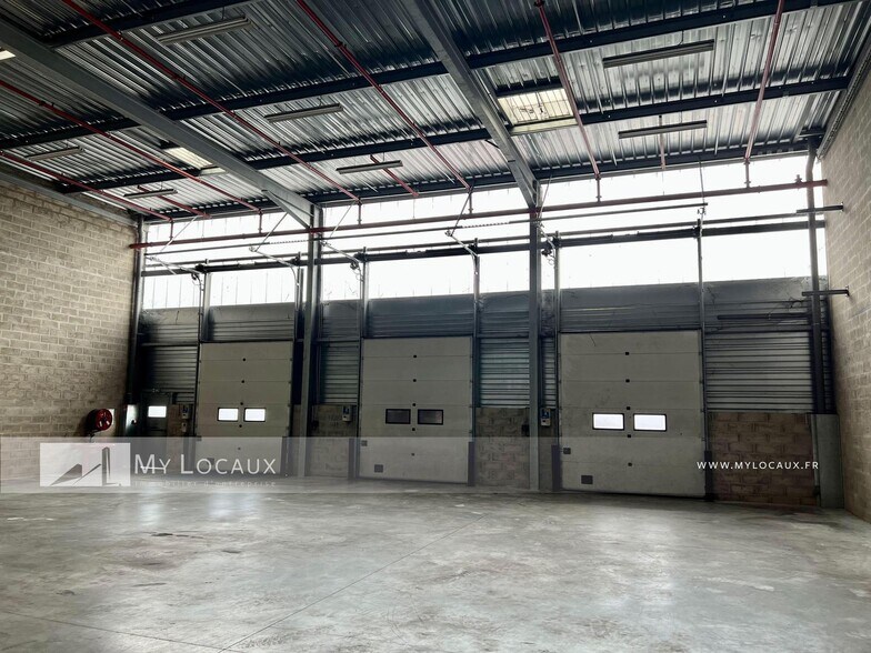 Route Principale Du Port, Gennevilliers to rent - Interior Photo - Image 2 of 7