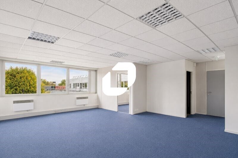 1 Rue Henri Becquerel, Mitry-Mory to rent - Interior Photo - Image 3 of 4
