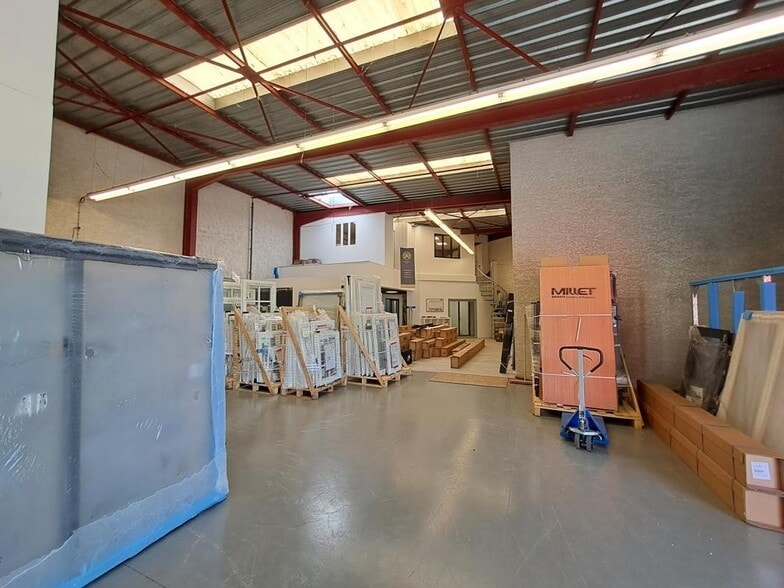 Light Industrial in Lentilly for sale - Interior Photo - Image 2 of 5