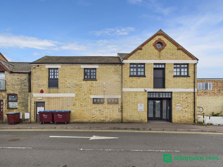 56 Church St, Biggleswade to rent - Building Photo - Image 1 of 8