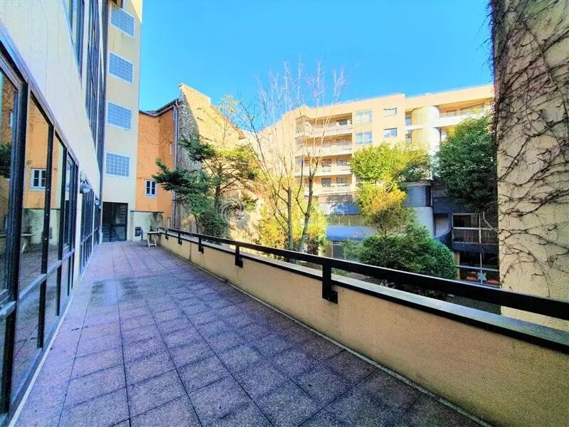 Office in Issy-les-Moulineaux to rent Building Photo- Image 1 of 9