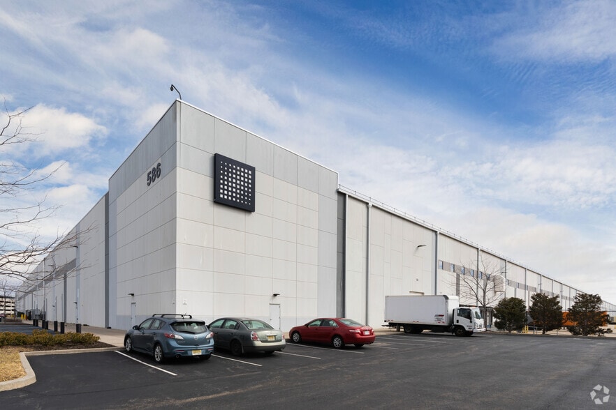 586 Gulf Ave, Staten Island, NY to rent - Building Photo - Image 3 of 15