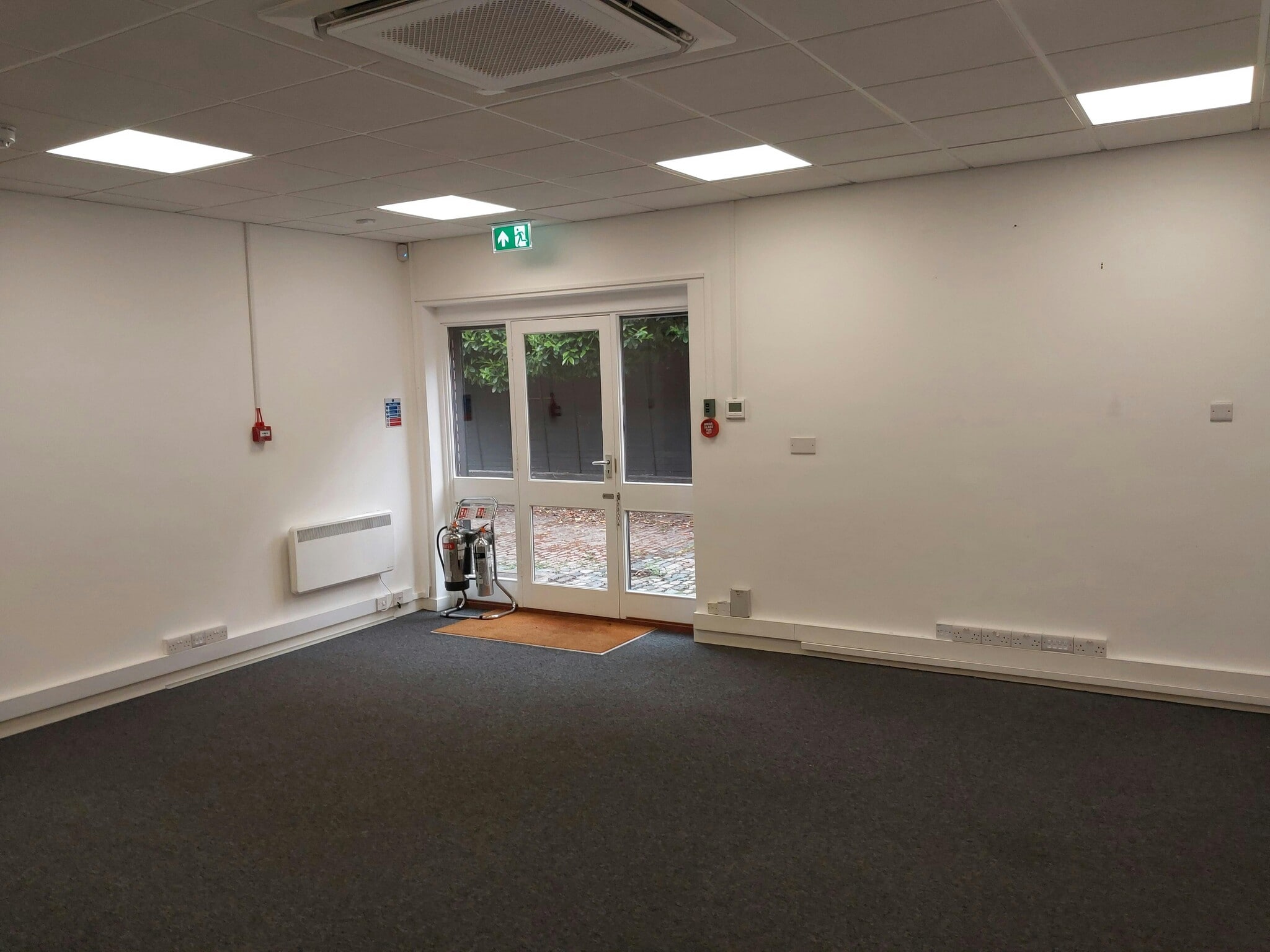 59B High St, Ascot to rent Interior Photo- Image 1 of 3