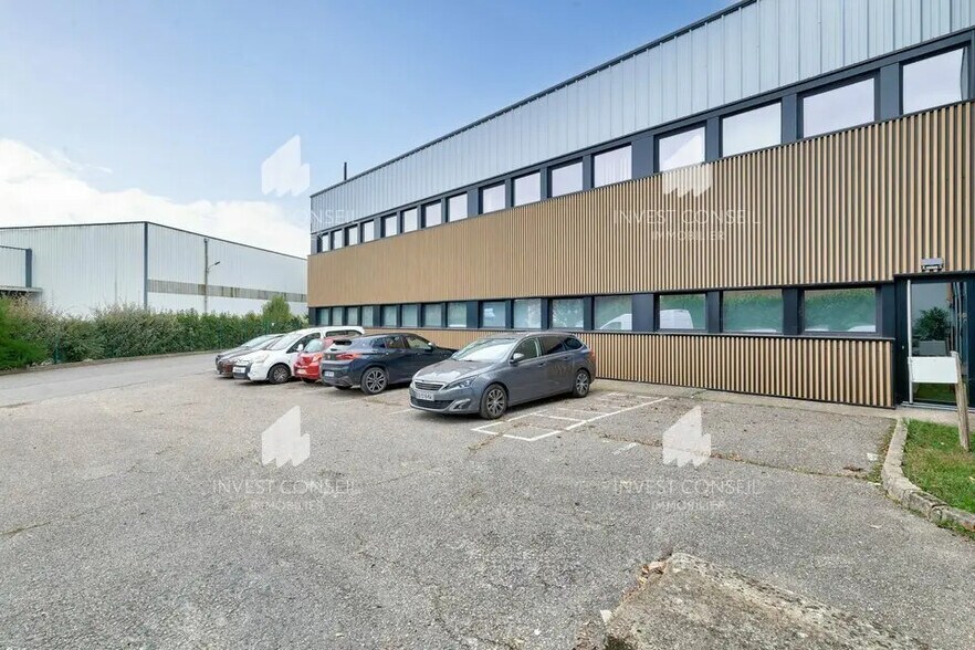 Light Industrial in Villeneuve-la-Garenne to rent - Building Photo - Image 1 of 7