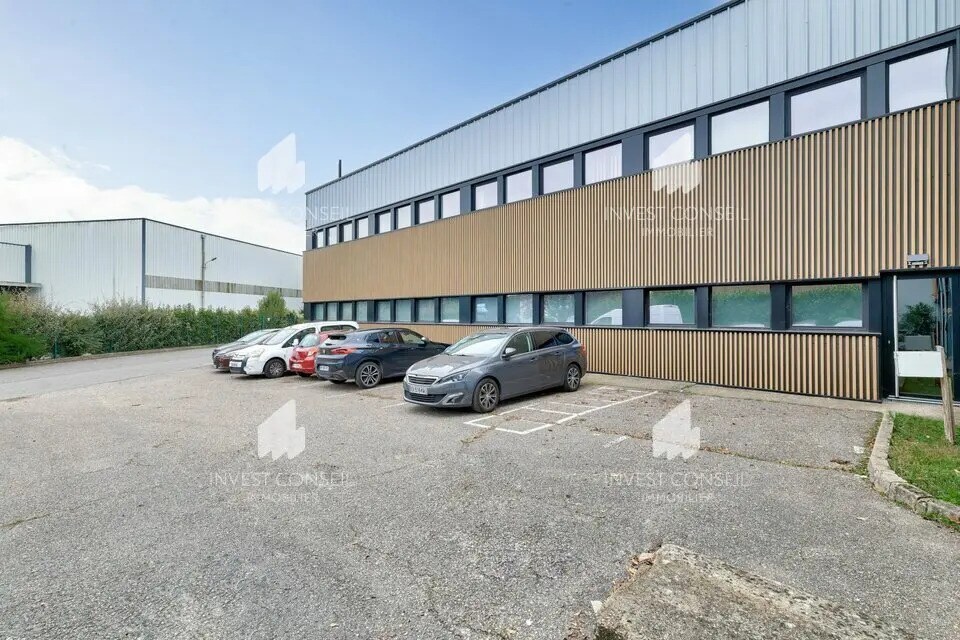 Light Industrial in Villeneuve-la-Garenne to rent Building Photo- Image 1 of 8