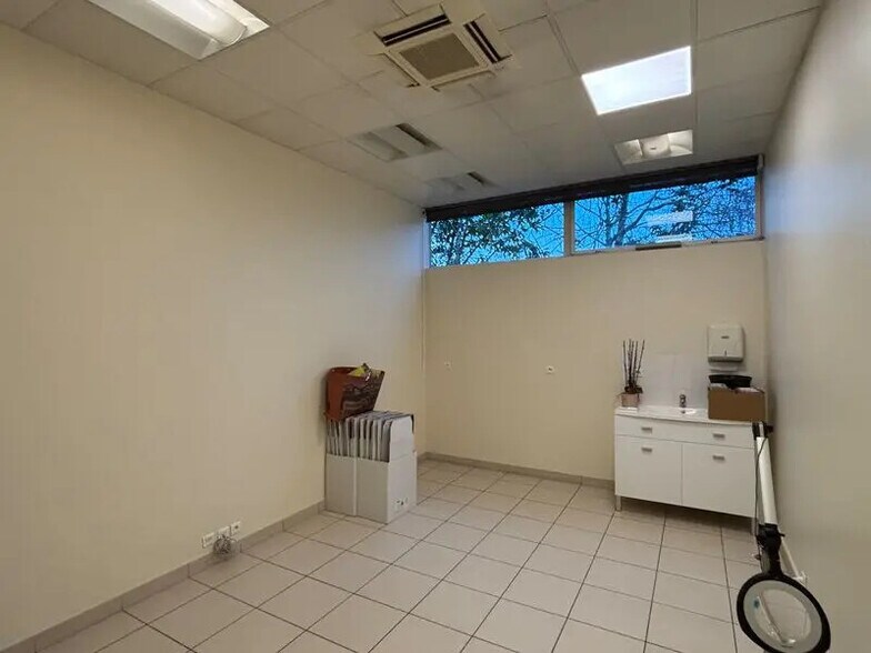 Light Industrial in Blanquefort to rent - Building Photo - Image 2 of 8