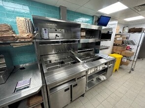 7 High St, Crawley to rent Interior Photo- Image 2 of 3