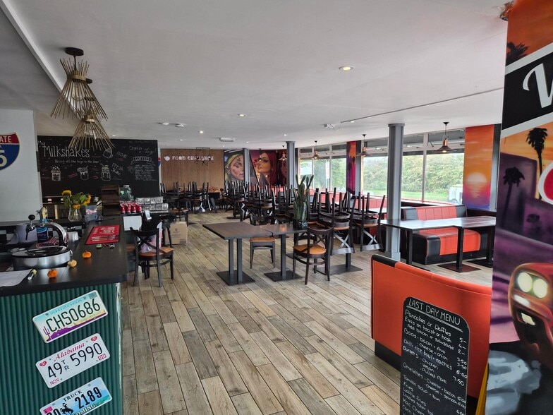 London Rd, Hurst Green to rent - Building Photo - Image 2 of 12