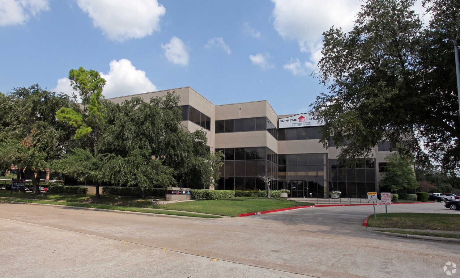 5450 Northwest Central Dr, Houston 77092