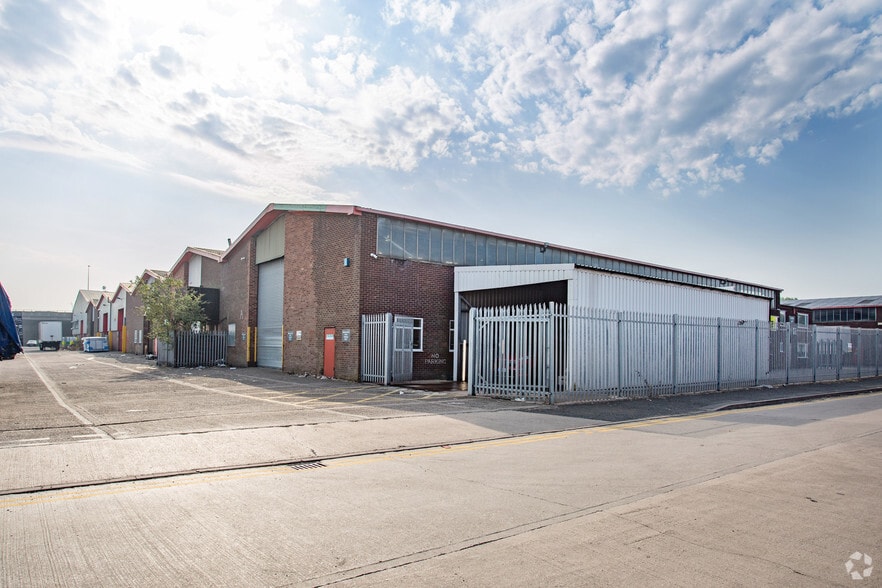Park Ln, Oldbury to rent - Building Photo - Image 3 of 6
