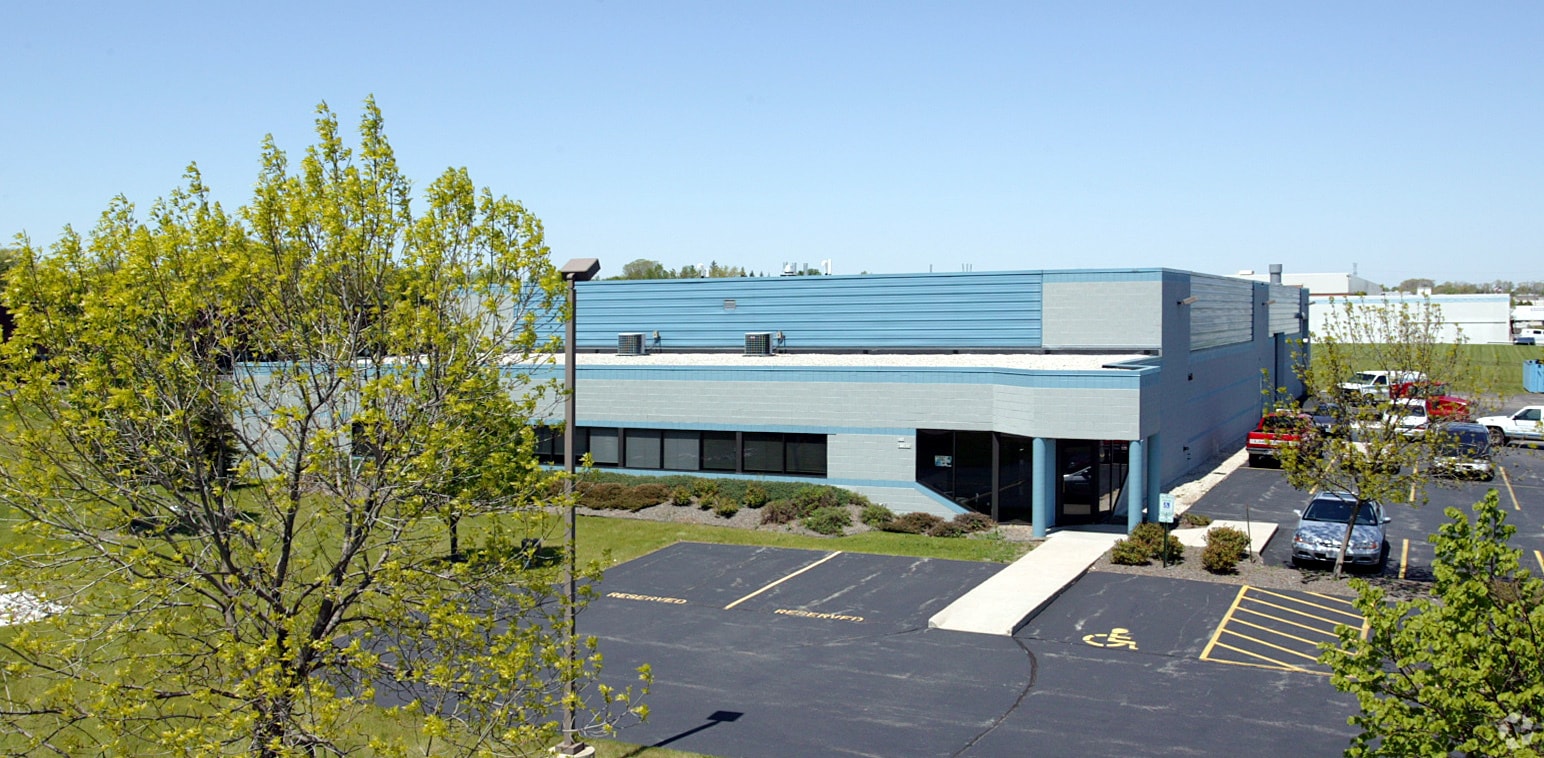 N50 W13824 Overview Dr, Menomonee Falls, WI for sale Building Photo- Image 1 of 1