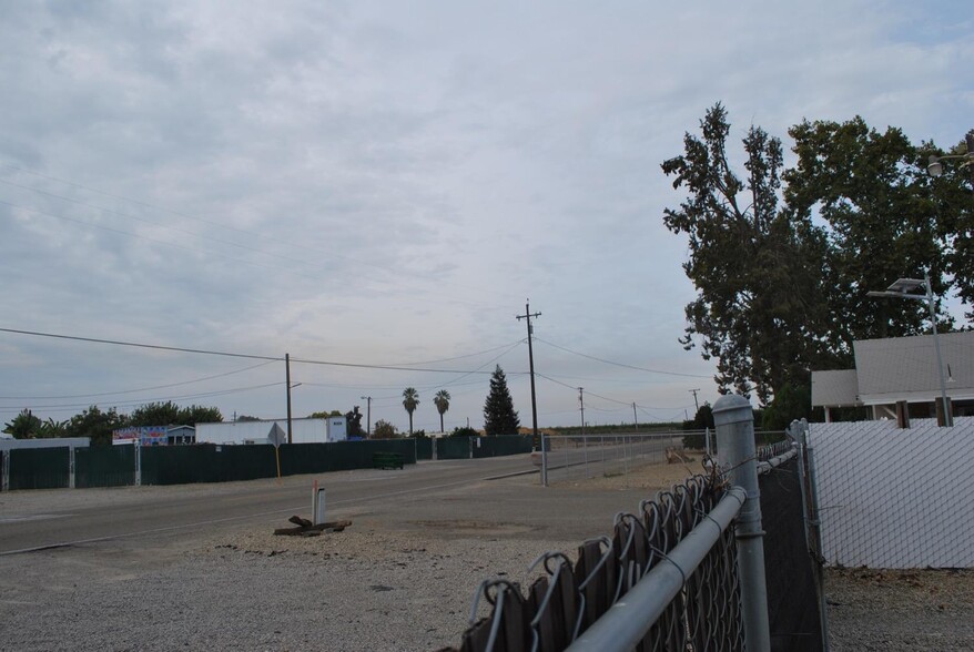 12712 McKinley ave, Sanger, CA for rent - Building Photo - Image 3 of 9