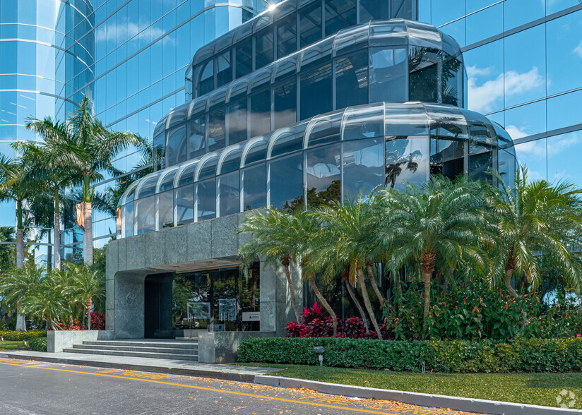 1000 Corporate Dr, Fort Lauderdale, FL for rent - Building Photo - Image 2 of 6