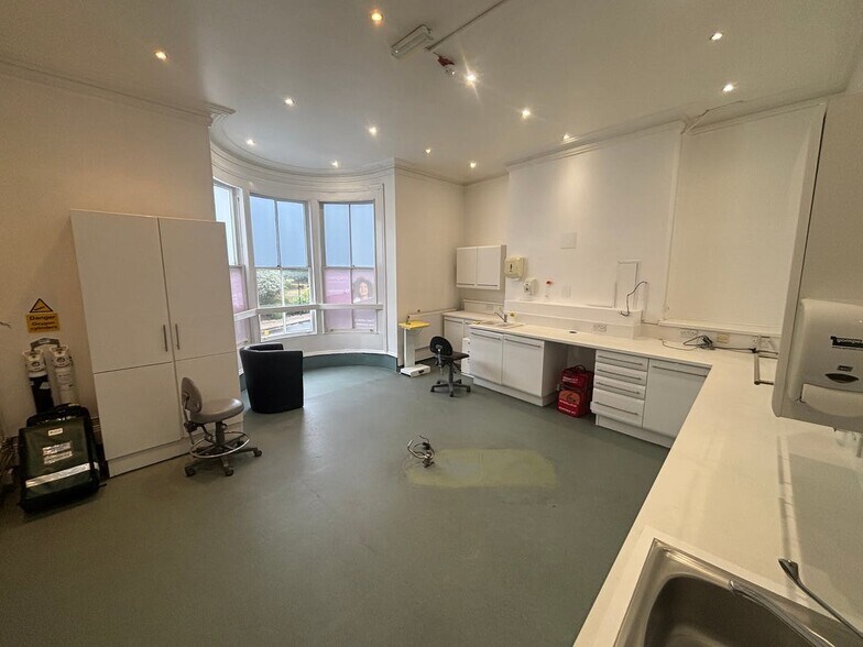 16-20 Brunswick Pl, Southampton to rent - Building Photo - Image 2 of 9