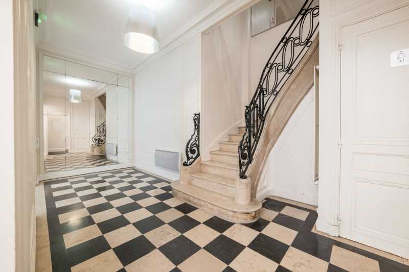 Office in Paris for sale - Interior Photo - Image 2 of 7