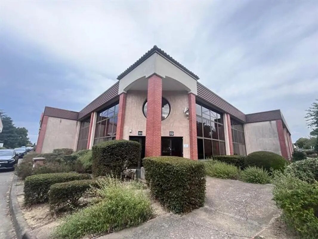 18 Avenue Charles De Gaulle, Balma to rent Building Photo- Image 1 of 12