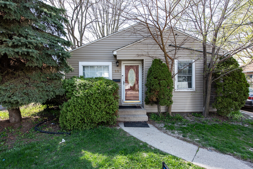 22 N Lewis Ave, Waukegan, IL for sale - Building Photo - Image 1 of 1