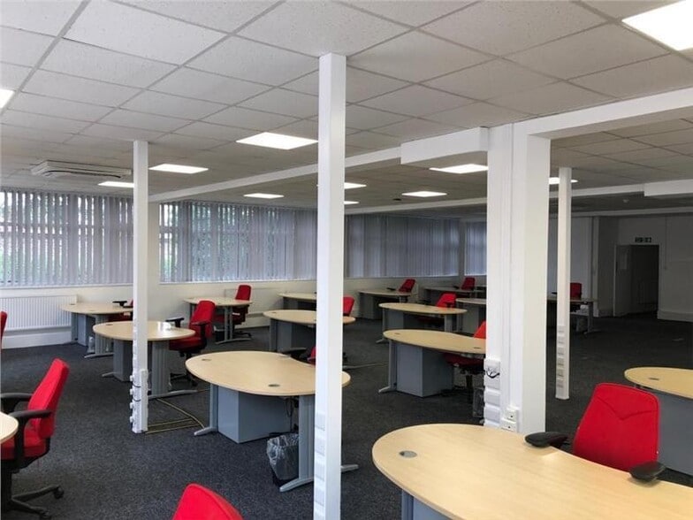 Thames Rd, Crayford to rent - Building Photo - Image 3 of 8