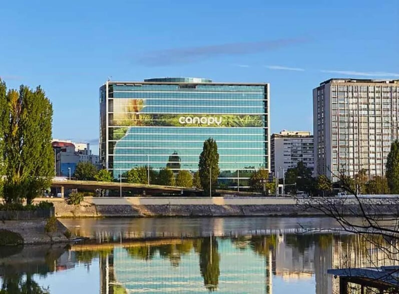 9 Quai Du Président Paul Doumer, Courbevoie to rent - Building Photo - Image 2 of 15