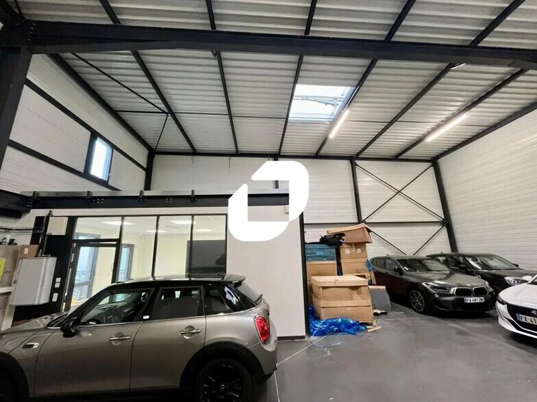 Office in Chassieu to rent - Building Photo - Image 3 of 8