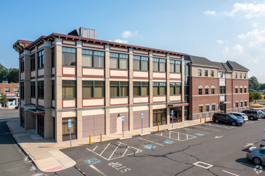 893 Main St, East Hartford, CT to rent - Building Photo - Image 2 of 17