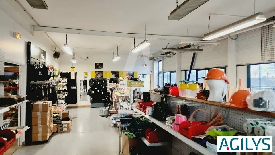 Light Industrial in Fresnes to rent - Interior Photo - Image 2 of 5