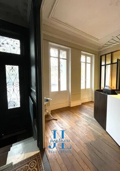 Office in Bordeaux to rent - Building Photo - Image 1 of 8