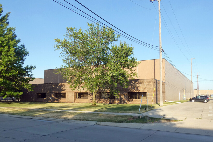 32439 Industrial Dr, Madison Heights, MI for sale - Building Photo - Image 1 of 1