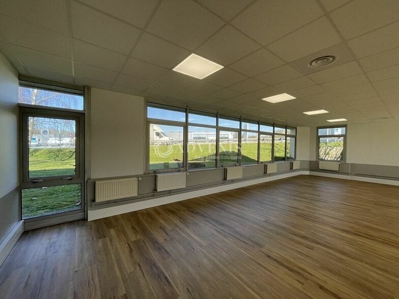 Office in Roissy-en-France to rent - Interior Photo - Image 3 of 9